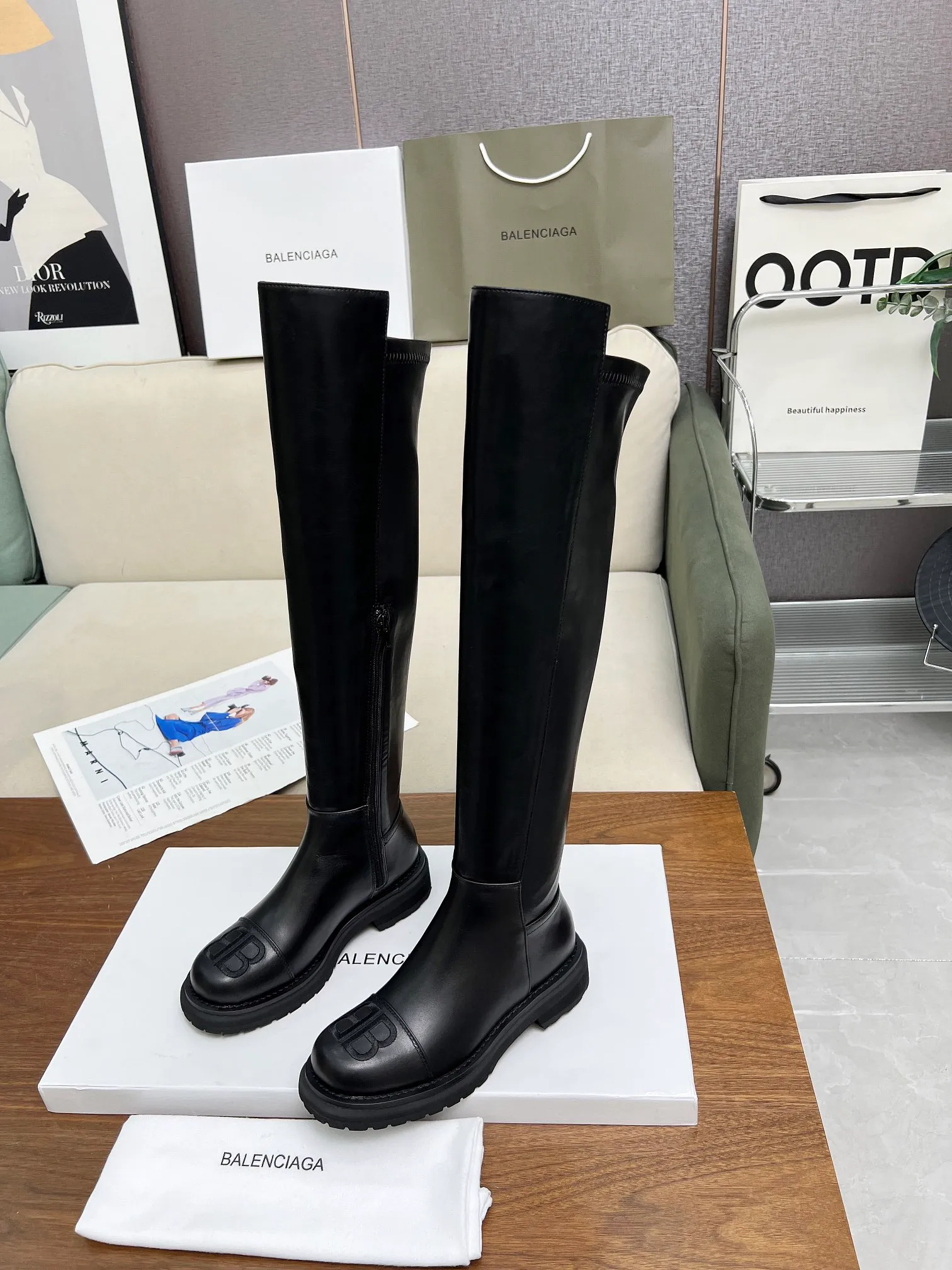 👟👟Ex-factory price 660👟👟 🍓 2024 Autumn and Winter BALENCIAGA/Balenciaga stretch boots are recommended [Proud] This shoe is very popular this year, independent style ➕ impeccable detail workmanship everywhere. 🆚Fabric: First-layer cowhide + boot elastic pu. Inner sheepskin size 35-40, 41 can be customized.